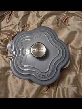 Le Creuset Floral Dutch Oven Cocotte In Coastal Blue 2.25 Qt 20 Cm